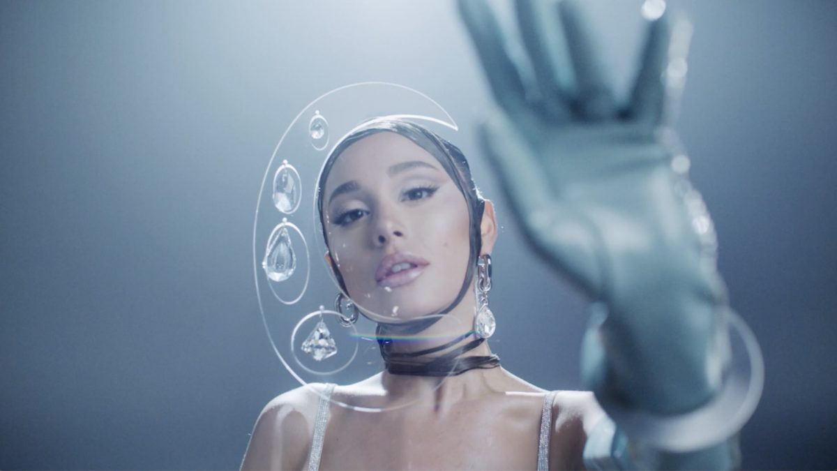 Ariana Grande presenta r.e.m. beauty